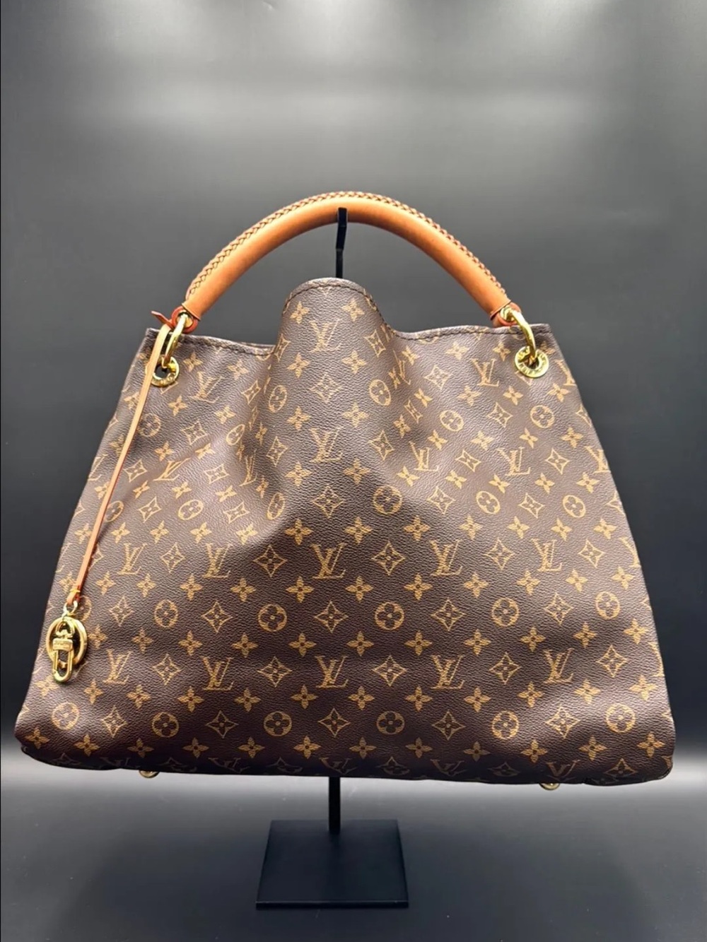 Louis Vuitton Artsy GM Monogram Discontinued Excellent Condition..